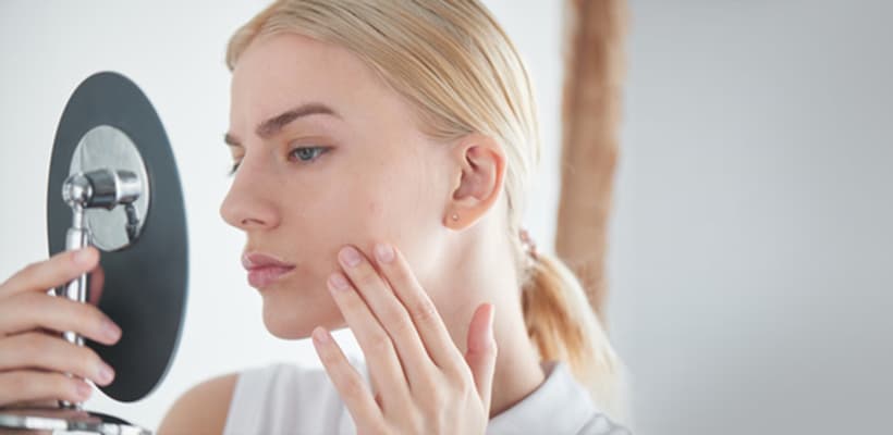 Akne und Rosacea lassen sicht mit Fluoresenzlicht-Energie von Kleresca effektiv behandeln.